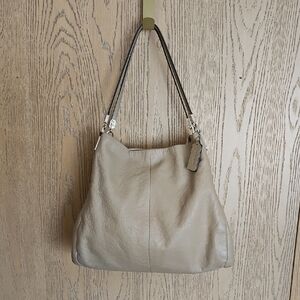 Coach Elegant Tan Leather Shoulder Bag